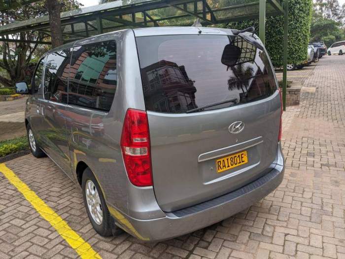 Automatic vs Manual Transmission: The Ultimate Guide to Renting a Car in Kigali — Rwanda travel guide