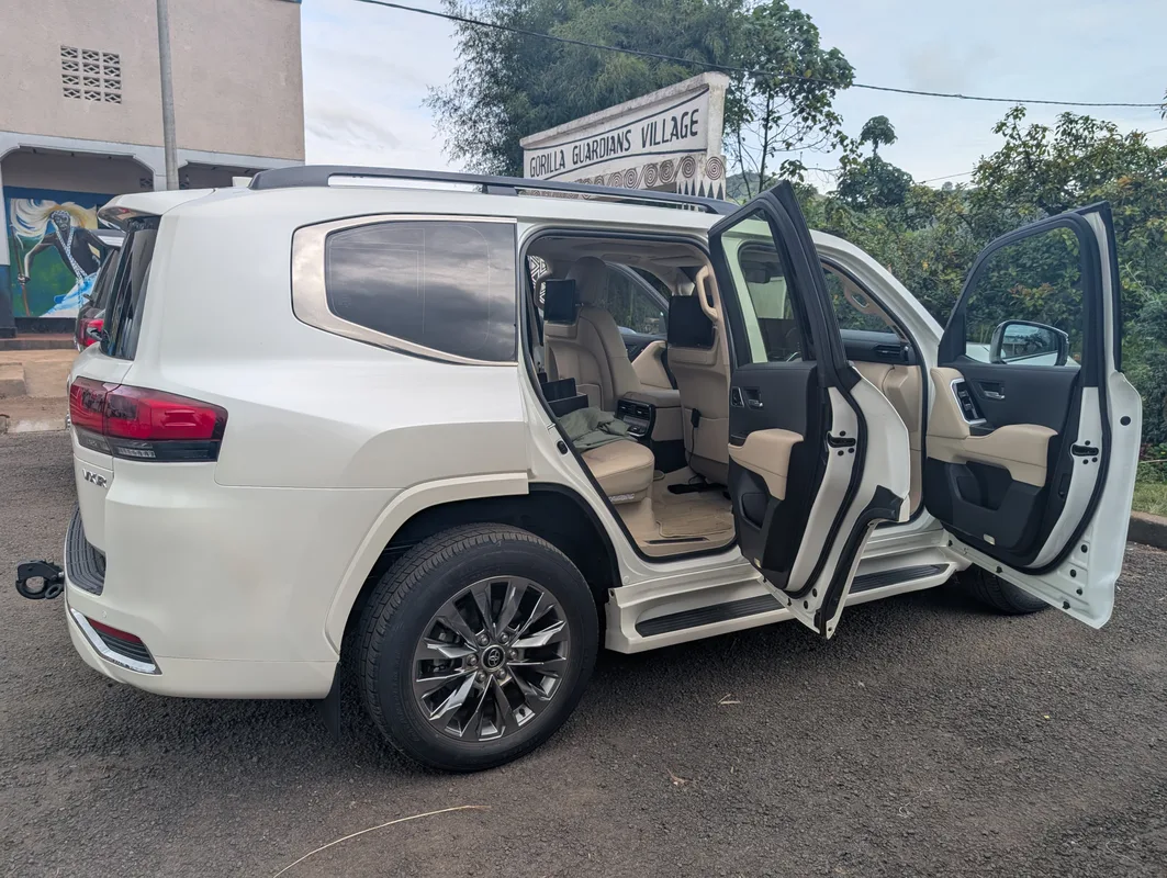 Toyota V8 — Kigali Car Hire
